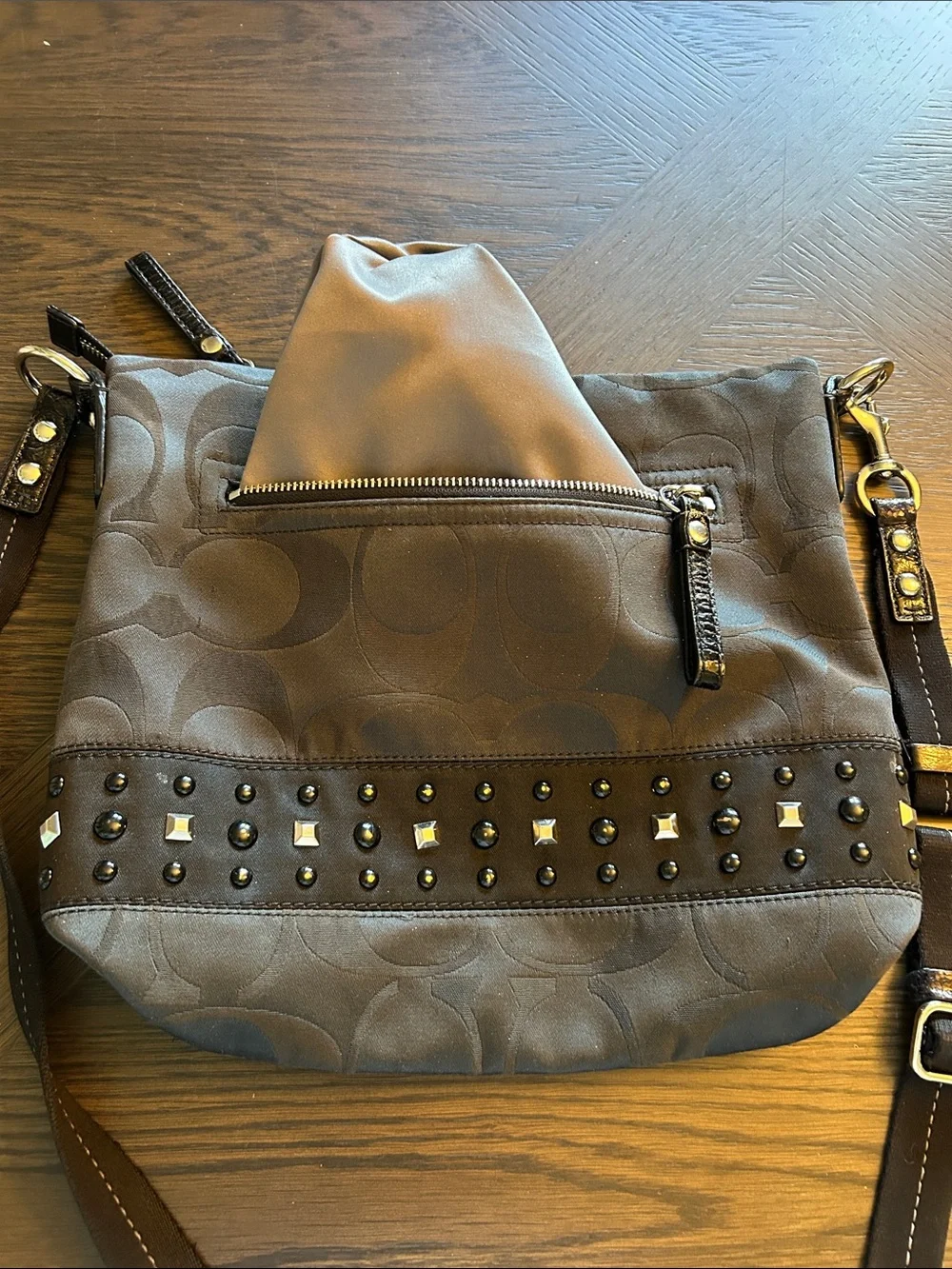 Coach Black Signature Sateen Crossbody w Stud Accents EXCELLENT CONDITION 12x10 - Picture 3 of 11